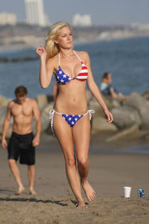 Barefoot MILF Nikki Benz